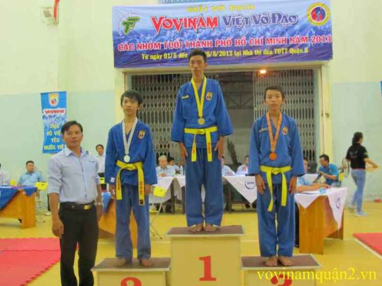 800-Huy chuong bac hang can 42 kg nam nhom 2